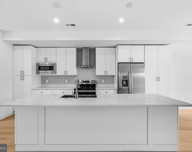 2534 Elvans Road Se - Photo Thumbnail 3