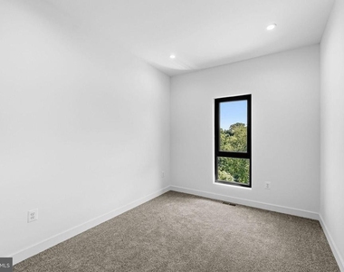 2534 Elvans Road Se - Photo Thumbnail 36
