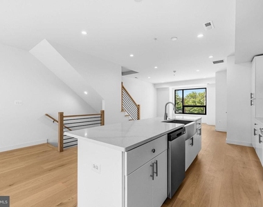 2534 Elvans Road Se - Photo Thumbnail 7