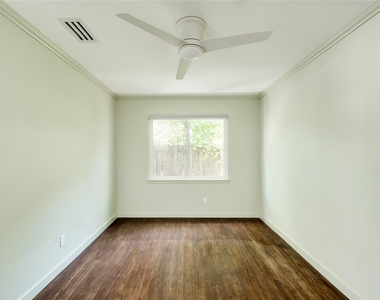 1707 Overhill Dr - Photo Thumbnail 12
