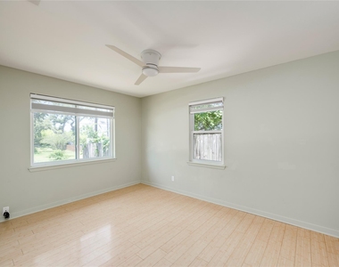 1707 Overhill Dr - Photo Thumbnail 14