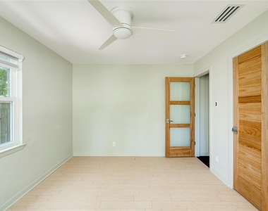 1707 Overhill Dr - Photo Thumbnail 16