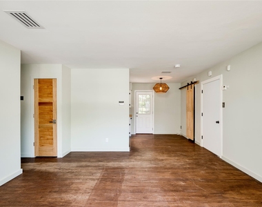 1707 Overhill Dr - Photo Thumbnail 4