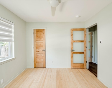 1707 Overhill Dr - Photo Thumbnail 17