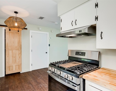 1707 Overhill Dr - Photo Thumbnail 9
