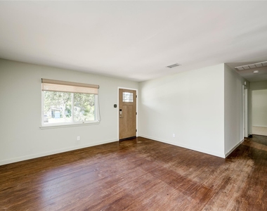 1707 Overhill Dr - Photo Thumbnail 6