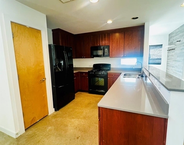5900 Toscana Ave - Photo Thumbnail 7