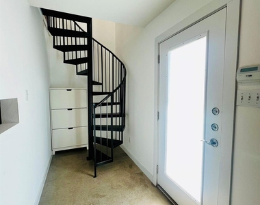 5900 Toscana Ave - Photo Thumbnail 3