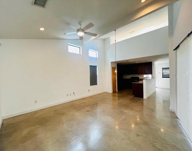 5900 Toscana Ave - Photo Thumbnail 4