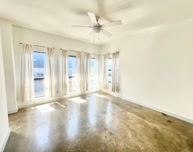 5900 Toscana Ave - Photo Thumbnail 12