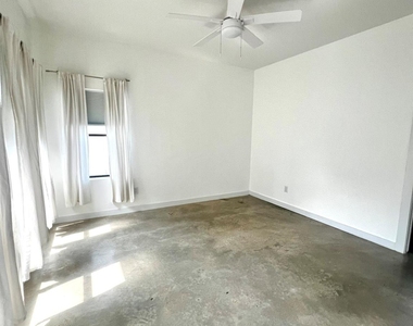 5900 Toscana Ave - Photo Thumbnail 10