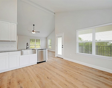 21502 Paine Ave - Photo Thumbnail 10