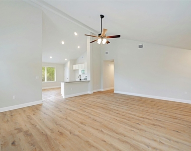 21502 Paine Ave - Photo Thumbnail 4