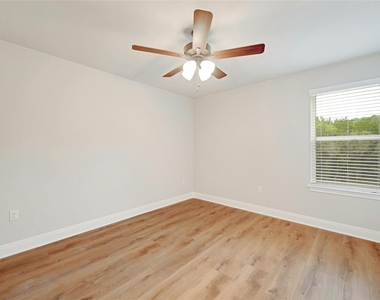 21502 Paine Ave - Photo Thumbnail 18