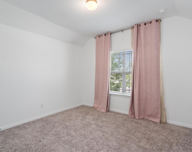 12215 Coronilla Bnd - Photo Thumbnail 21