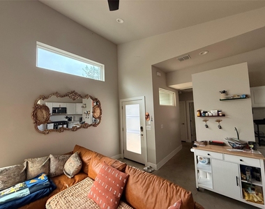 1413 Sanchez St - Photo Thumbnail 3