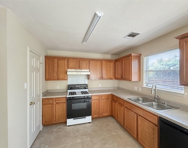 1503 Catalina Dr - Photo Thumbnail 4