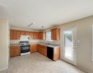 1503 Catalina Dr - Photo Thumbnail 5