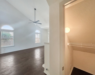 1503 Catalina Dr - Photo Thumbnail 8