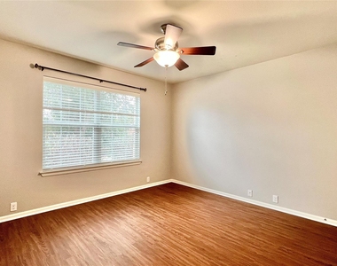 784 Kingfisher Ln - Photo Thumbnail 9