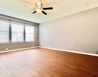 784 Kingfisher Ln - Photo Thumbnail 6