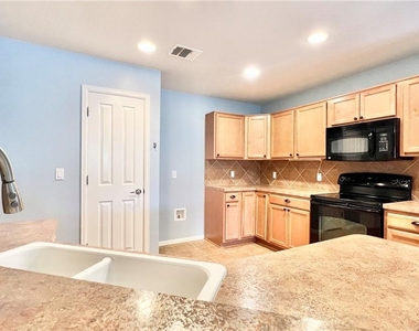 784 Kingfisher Ln - Photo Thumbnail 1