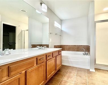 784 Kingfisher Ln - Photo Thumbnail 12