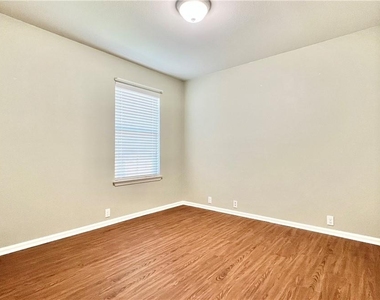 784 Kingfisher Ln - Photo Thumbnail 8