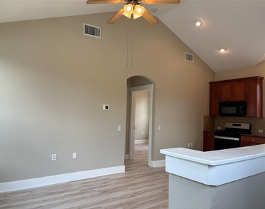 1601 Miriam Ave - Photo Thumbnail 2