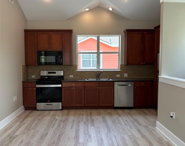 1601 Miriam Ave - Photo Thumbnail 6