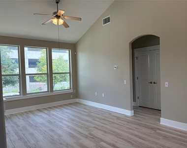 1601 Miriam Ave - Photo Thumbnail 5