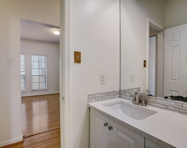 711 W 21st St - Photo Thumbnail 17