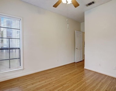 711 W 21st St - Photo Thumbnail 11