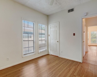 711 W 21st St - Photo Thumbnail 21