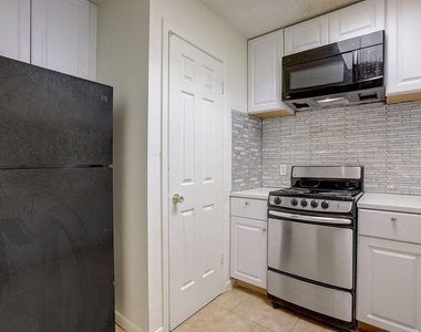 711 W 21st St - Photo Thumbnail 4