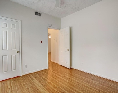 711 W 21st St - Photo Thumbnail 20