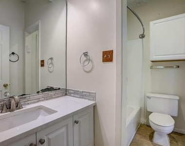 711 W 21st St - Photo Thumbnail 16