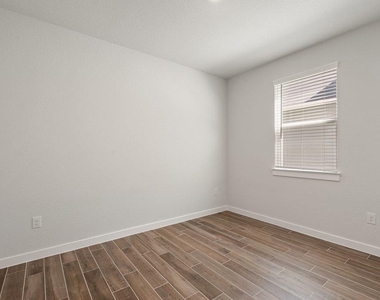 368 Banff Dr - Photo Thumbnail 21