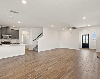 368 Banff Dr - Photo Thumbnail 7
