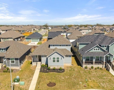 368 Banff Dr - Photo Thumbnail 1