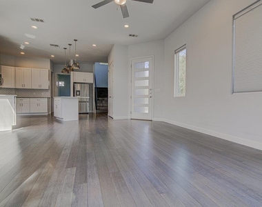 2406 E 16th St - Photo Thumbnail 13