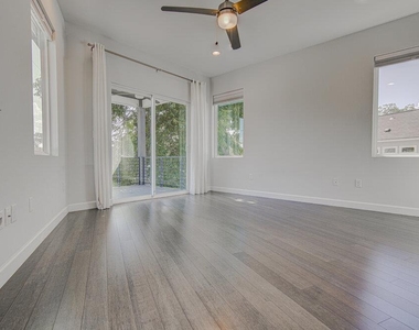 2406 E 16th St - Photo Thumbnail 23