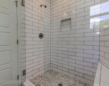 2406 E 16th St - Photo Thumbnail 12