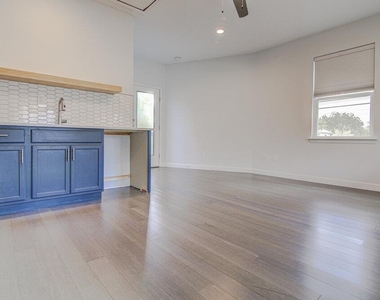 2406 E 16th St - Photo Thumbnail 33