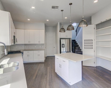 2406 E 16th St - Photo Thumbnail 17