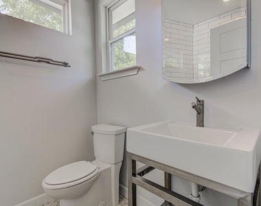 2406 E 16th St - Photo Thumbnail 11