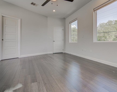 2406 E 16th St - Photo Thumbnail 24