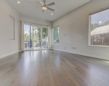 2406 E 16th St - Photo Thumbnail 14