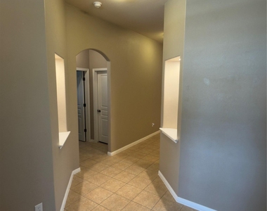 1901 Main St - Photo Thumbnail 4