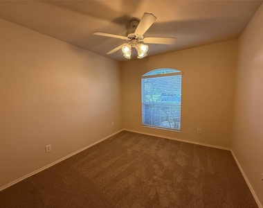 511 W South St - Photo Thumbnail 8